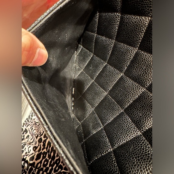 CHANEL TOTE CAVIAR LEATHER MEDALLION 🌟 AUTHENTIC 🌟 - Picture 10 of 13